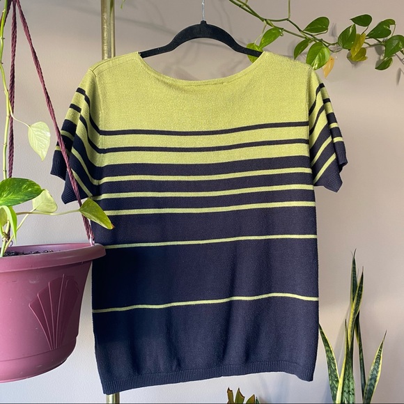 2 for 20 💚 Short Sleeved Knit Shirt - Picture 3 of 4